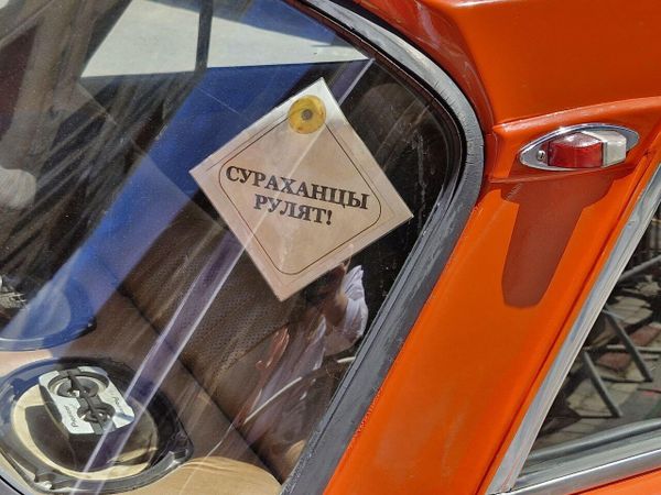 В центре Баку - на улице Азиза Алиева прошла выставка классических автомобилей. - Sputnik Азербайджан