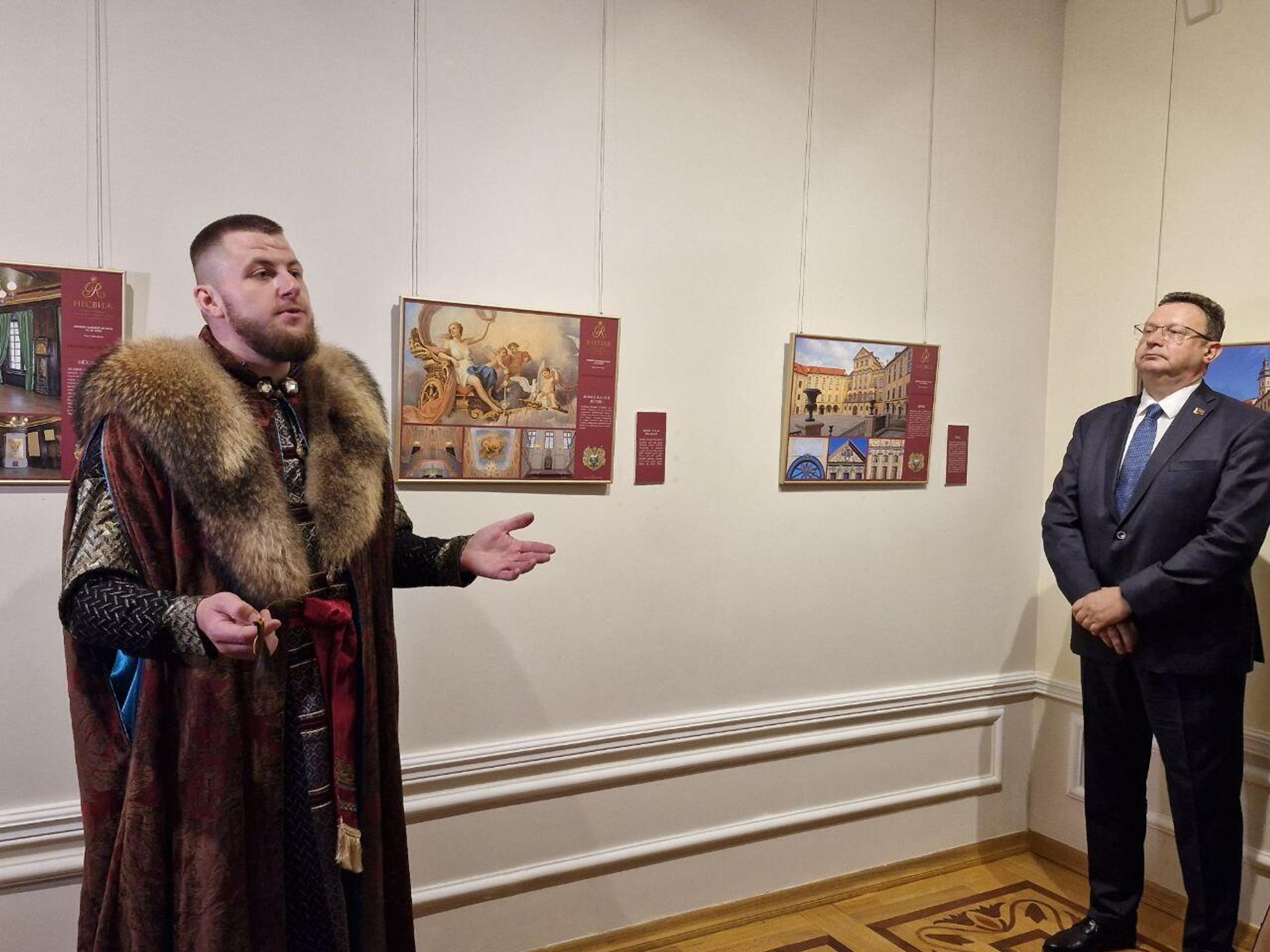В Азербайджанском национальном музее искусств открылась выставка Национального историко-культурного музея-заповедника «Несвиж» Республики Беларусь под названием «Несвиж – наследие мировой культуры». - Sputnik Азербайджан, 1920, 19.05.2025