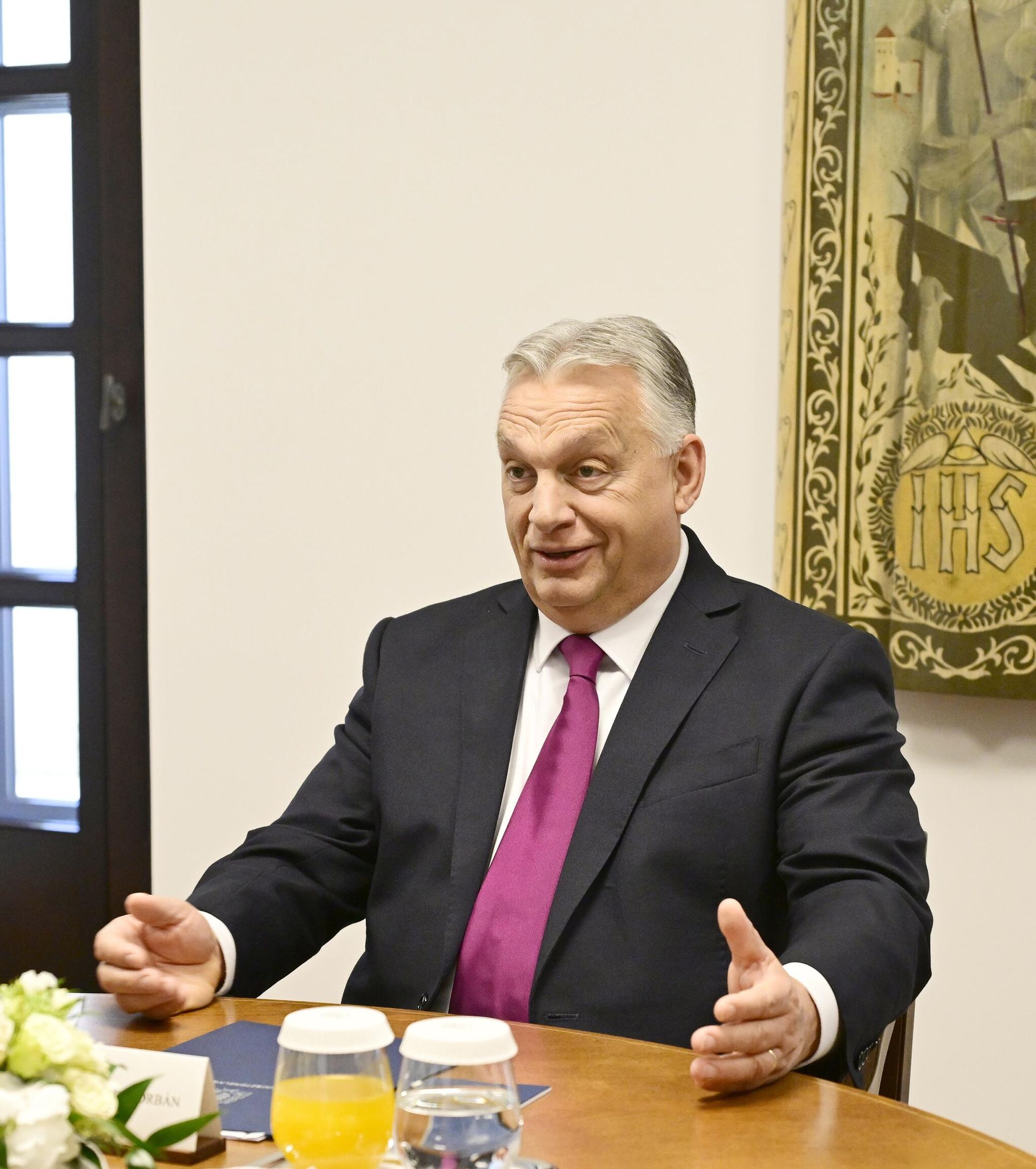 Budapeştdə Azərbaycan Prezidenti İlham Əliyevin Macarıstanın Baş naziri ilə məhdud tərkibdə görüşü olub - Sputnik Азербайджан, 1920, 20.05.2025