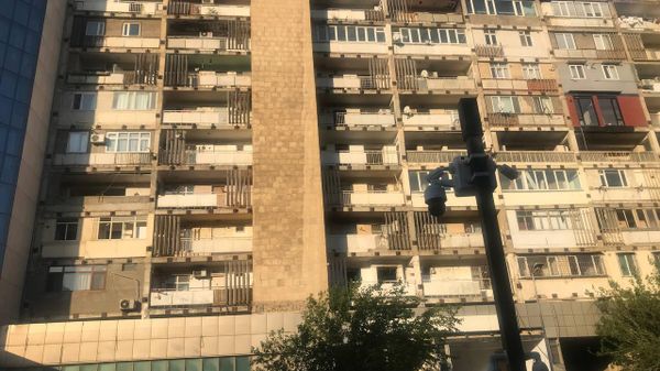 В Баку сносится девятиэтажный жилой дом по адресу Сабаильский район, улица Микаила Гусейнова, 14. - Sputnik Азербайджан