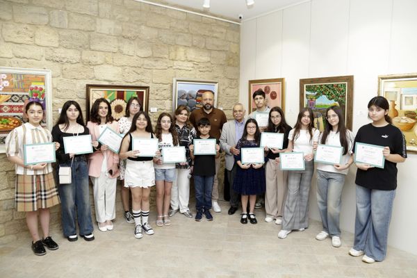 Выставка Палитра национальной кухни молодых художников Галереи искусств KamART в Zaman Art Gallery Выставка Палитра национальной кухни молодых художников Галереи искусств KamART в Zaman Art Gallery - Sputnik Азербайджан
