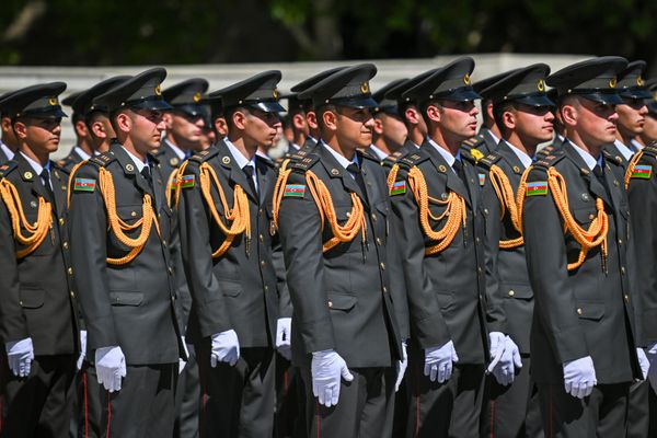 Шествия военнослужащих в сопровождении военных оркестров в Баку - Sputnik Азербайджан