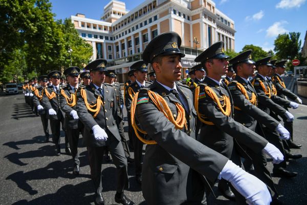 Шествия военнослужащих в сопровождении военных оркестров в Баку - Sputnik Азербайджан