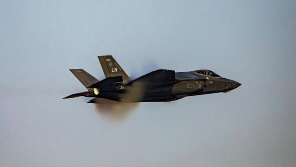 Истребитель-бомбардировщик F-35 - Sputnik Азербайджан