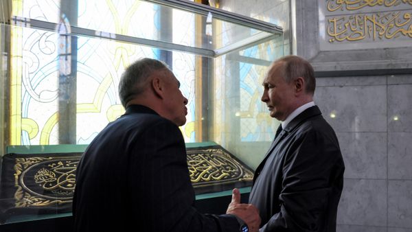 Президент РФ Владимир Путин посетил Казанский кремль - Sputnik Азербайджан