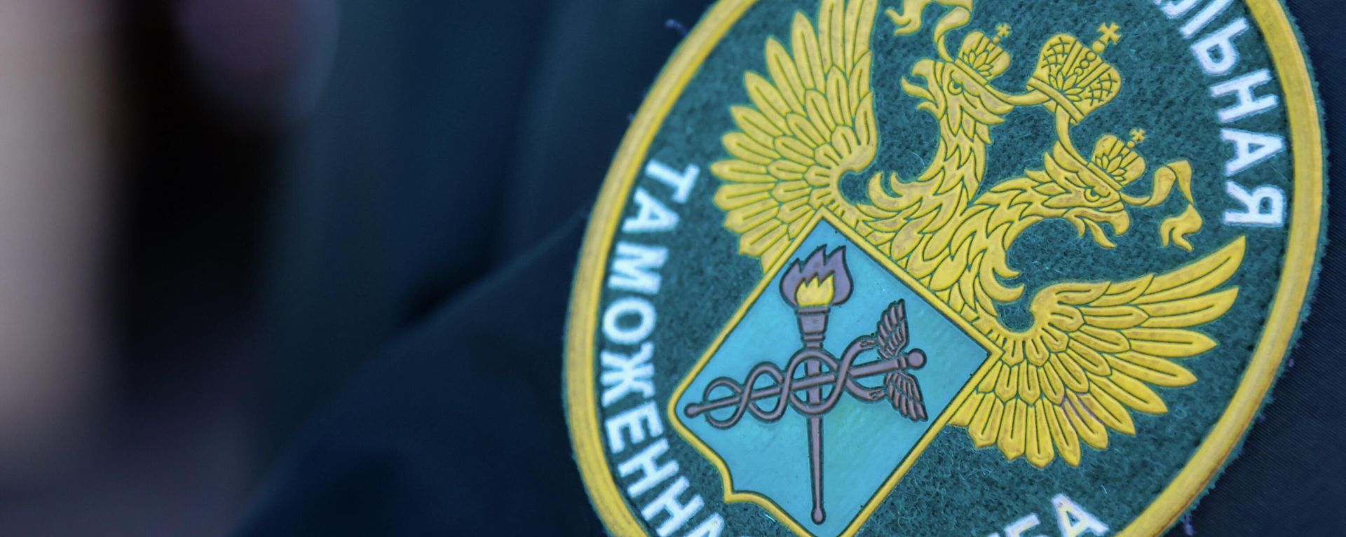 Таможенный досмотр экспортной партии бруса в Иркутске - Sputnik Азербайджан, 1920, 19.06.2026