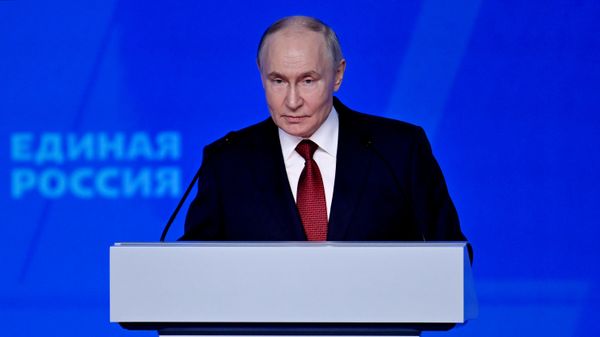 Президент РФ Владимир Путин выступает на XXIII съезде партии Единая Россия в Москве - Sputnik Азербайджан