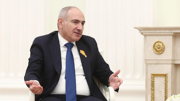 Премьер-министр Никол Пашинян на встрече с президентом РФ (1 апреля 2026). Москвa - Sputnik Азербайджан