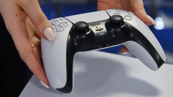 Старт продаж новой игровой приставки Sony PlayStation - Sputnik Азербайджан