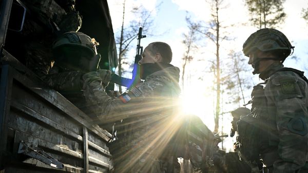 Боевая подготовка военнослужащих ВДВ в зоне СВО. - Sputnik Азербайджан