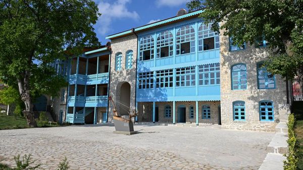 Ильхам Алиев принял участие в открытии в Шуше после реставрации историко-архитектурного памятника «Дом Садыгджана» - Sputnik Азербайджан