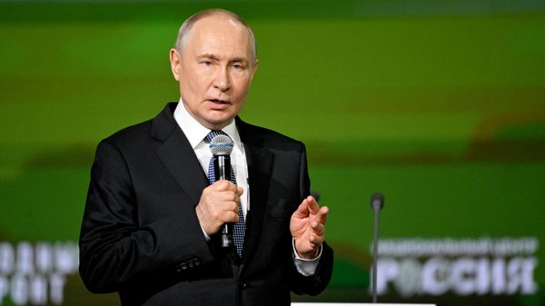 Президент РФ Владимир Путин выступает на форуме ОНФ - Sputnik Азербайджан