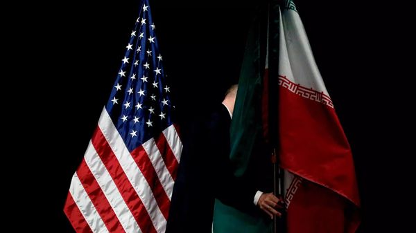 Флаги Ирана и США. - Sputnik Азербайджан