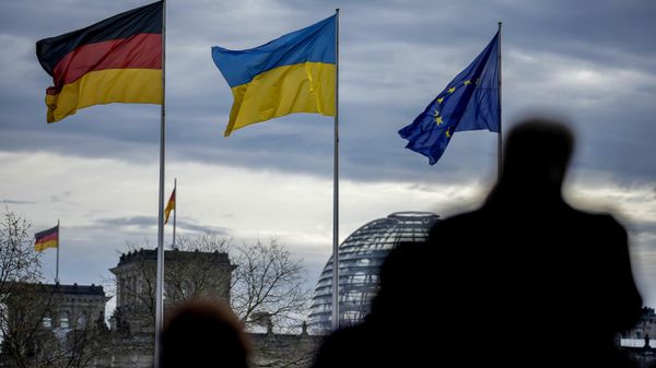 Флаги Германии, Украины и ЕС в Берлине - Sputnik Азербайджан
