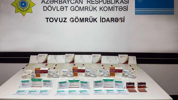 В Азербайджане таможенники предотвратили незаконный ввоз лекарственных препаратов - Sputnik Азербайджан