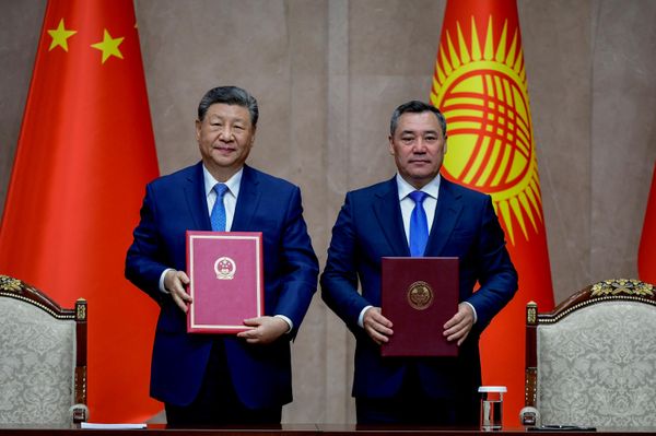  Президент Кыргызстана Садыр Жапаров и председатель КНР Си Цзиньпинь - Sputnik Азербайджан