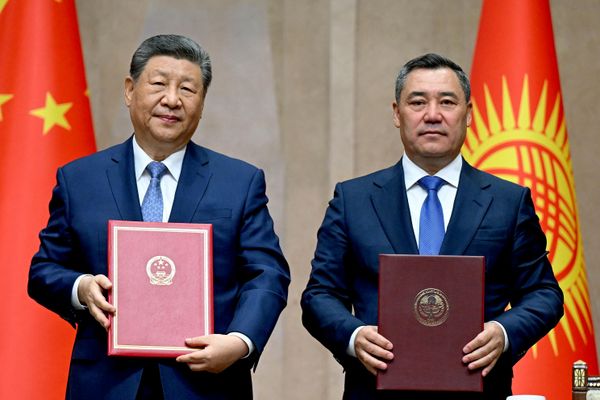 Президент Кыргызстана Садыр Жапаров и председатель КНР Си Цзиньпинь - Sputnik Азербайджан