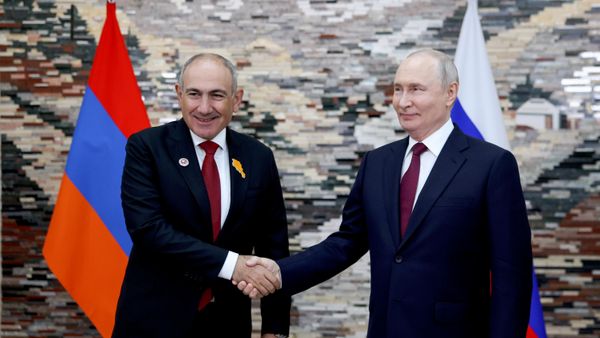 Президент Владимир Путин встретился с премьер-министром Армении Николом Пашиняном - Sputnik Азербайджан