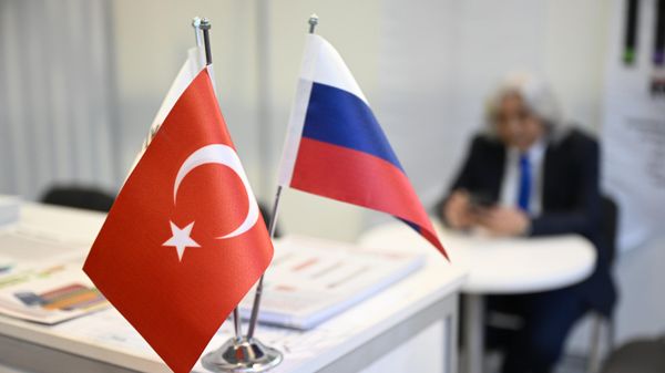 Флаги России и Турции  - Sputnik Азербайджан