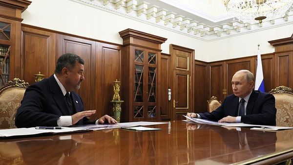 Президент России Владимир Путин провел встречу с врио главы Дагестана Федором Щукиным - Sputnik Азербайджан