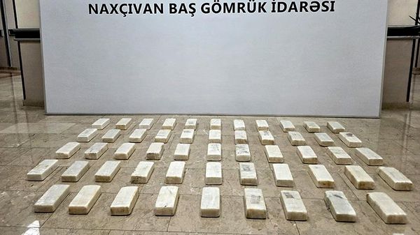 Более 45 кг наркотиков пытались провезти из Ирана в Турцию через Азербайджан - Sputnik Азербайджан