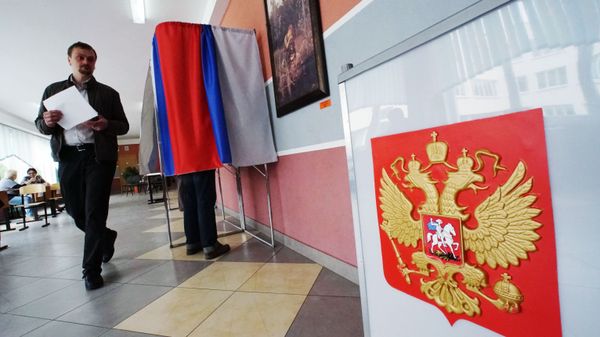 Предварительное голосование за кандидатов от партии Единая Россия, выдвигаемых на выборы в Госдуму - Sputnik Азербайджан