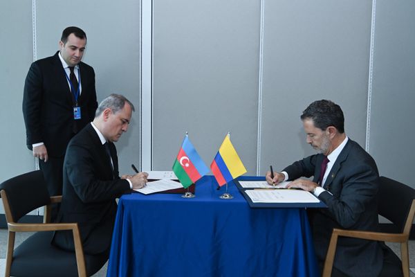 Встреча министра иностранных дел Азербайджана Джейхуна Байрамова с главой МИД Колумбии Омаром Була Эскобаром на полях 81-й сессии Генеральной Ассамблеи ООН - Sputnik Азербайджан