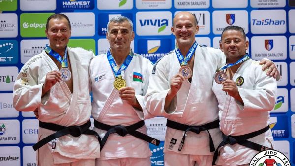 Два дзюдоиста сборной Азербайджана завоевали золотые медали на чемпионате мира по дзюдо среди ветеранов в столице Боснии и Герцеговины Сараево - Sputnik Азербайджан