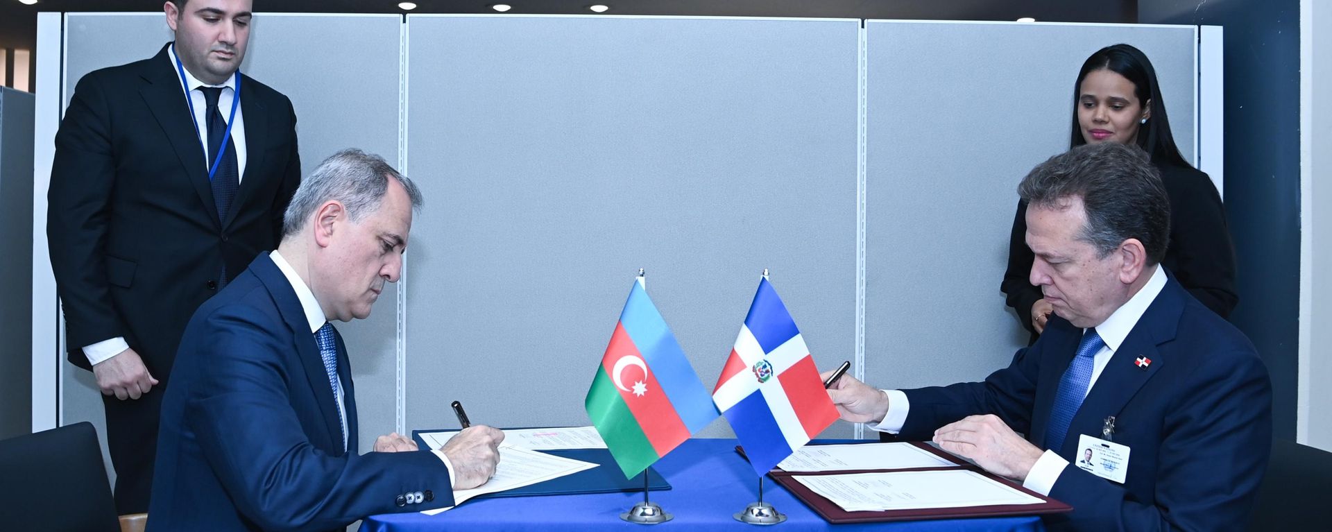 Встреча министра иностранных дел Азербайджана Джейхуна Байрамова с главой МИД Доминиканской Республики Ито Бисоно на полях 81-й сессии Генеральной Ассамблеи ООН - Sputnik Азербайджан, 1920, 24.09.2026