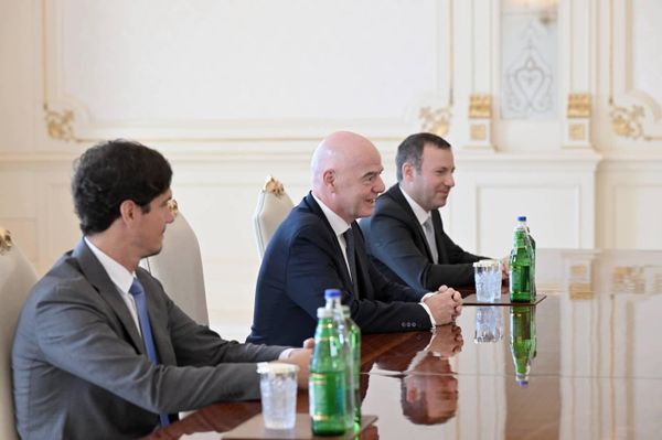 Президент Азербайджана Ильхам Алиев принял принял президента ФИФА Джанни Инфантино - Sputnik Азербайджан