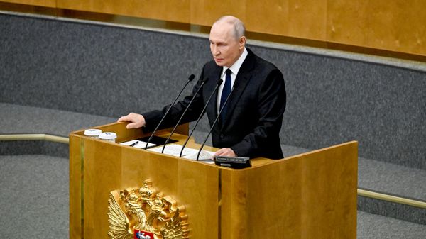 Первое пленарное заседание Госдумы РФ девятого созыва при участии президента Владимира Путина - Sputnik Азербайджан