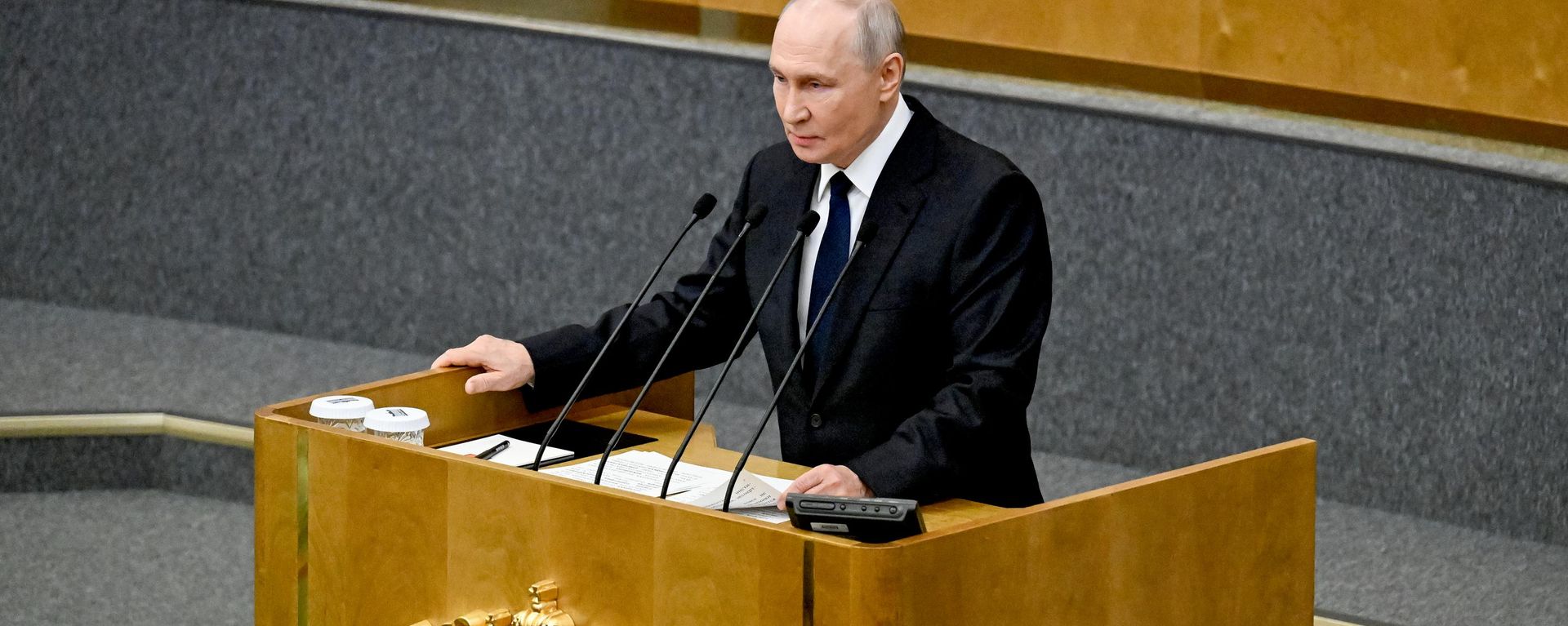 Первое пленарное заседание Госдумы РФ девятого созыва при участии президента Владимира Путина - Sputnik Азербайджан, 1920, 30.09.2026