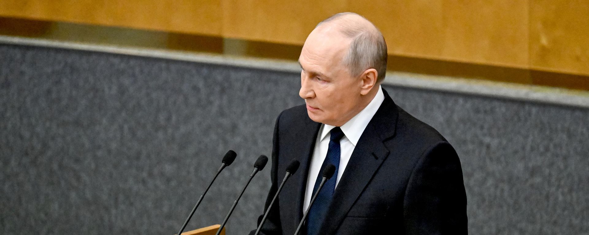 Первое пленарное заседание Госдумы РФ девятого созыва при участии президента Владимира Путина - Sputnik Азербайджан, 1920, 30.09.2026