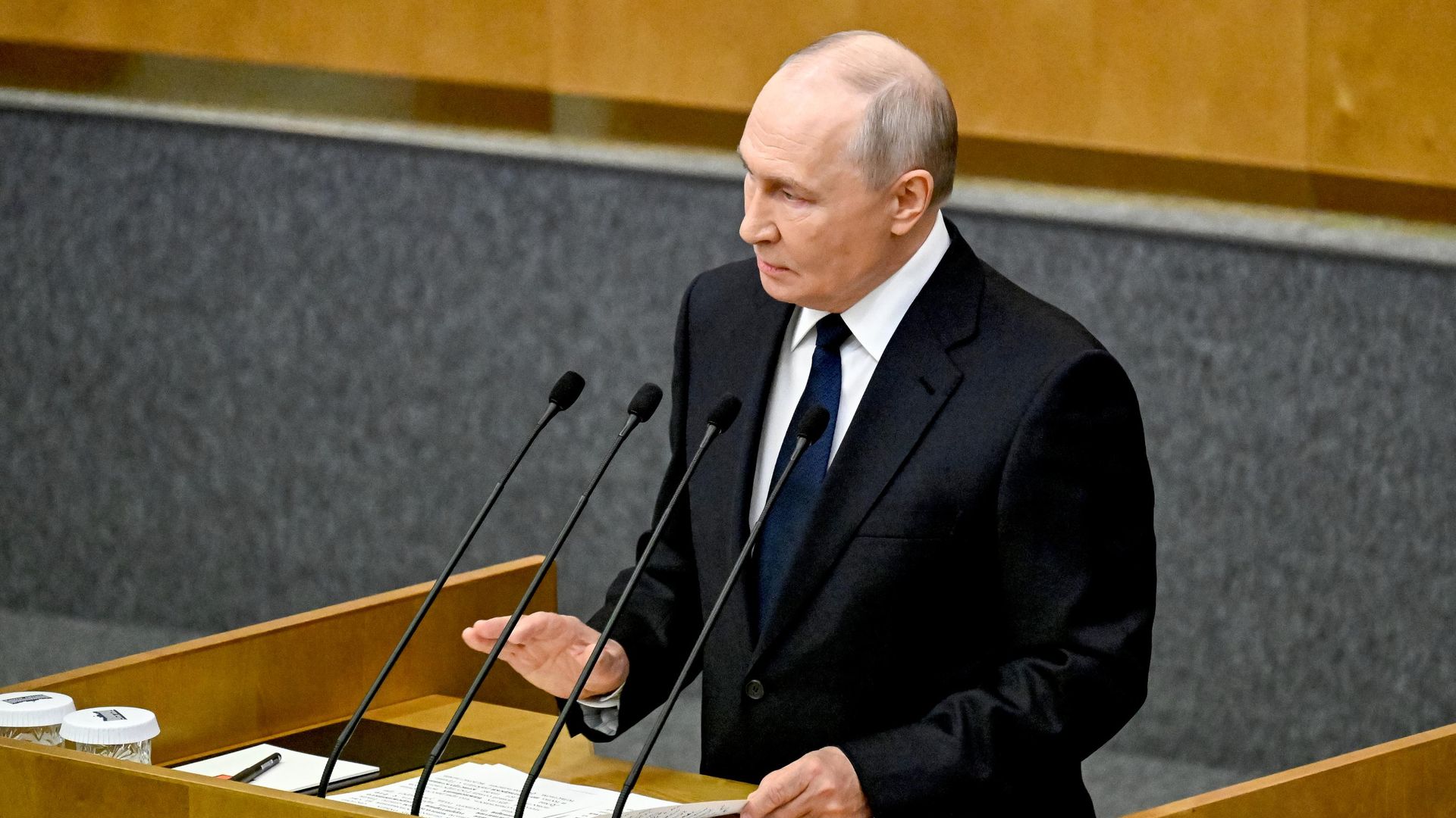 Первое пленарное заседание Госдумы РФ девятого созыва при участии президента Владимира Путина Первое пленарное заседание Госдумы РФ девятого созыва при участии президента Владимира Путина - Sputnik Азербайджан, 1920, 30.09.2026