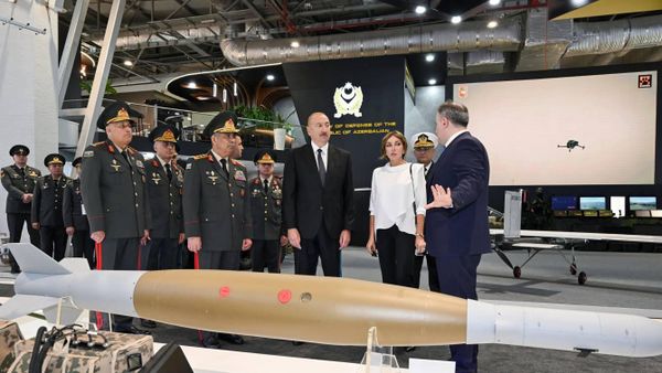 Глава республики и первая леди на выставке ADEX - Sputnik Азербайджан