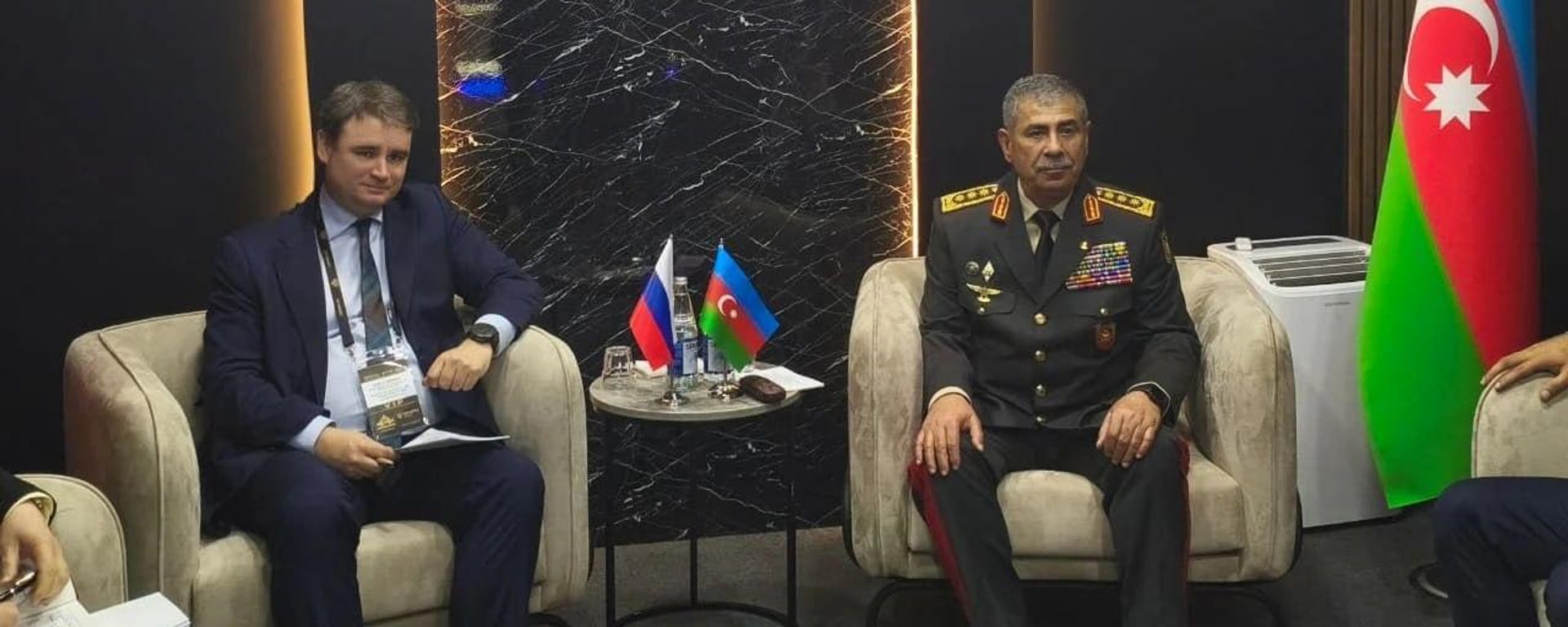 Замминистра обороны России Василий Осьмаков и министр обороны Азербайджана Закир Гасанов  - Sputnik Азербайджан, 1920, 30.09.2026