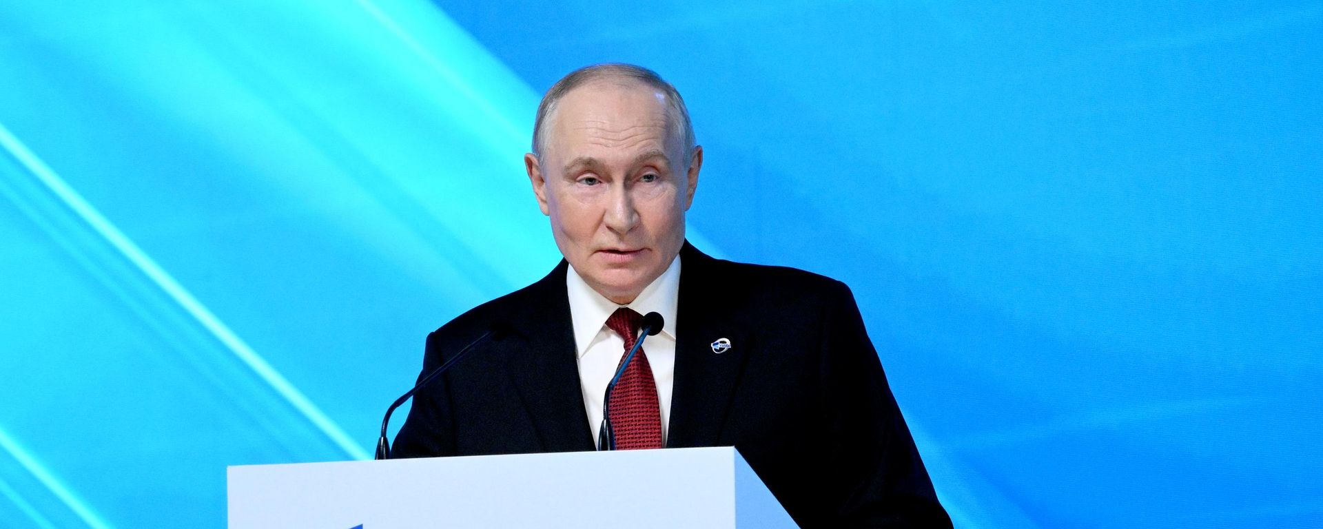Мир подошел к решающему поворотному моменту развития, дело не только в политике — Путин - Sputnik Азербайджан, 1920, 01.10.2026