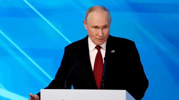 России ничьи суда не захватывает, противникам РФ нужно остановиться — Путин - Sputnik Азербайджан