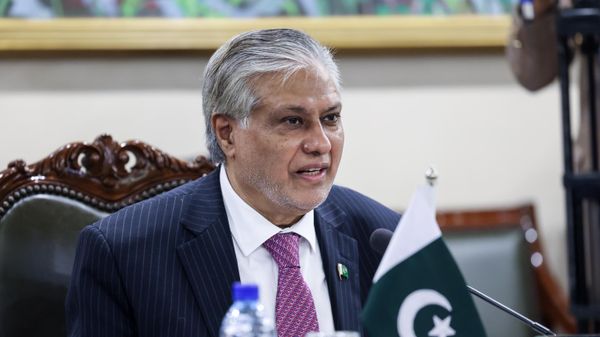 Глава МИДа Пакистана Muhammad Suar Ishaq Dar в Пакистане - Sputnik Азербайджан