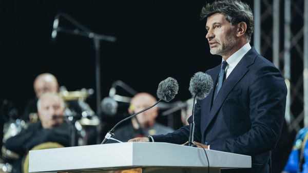 Каладзе наградил 32 жителей столицы званием почетного гражданина - Sputnik Азербайджан