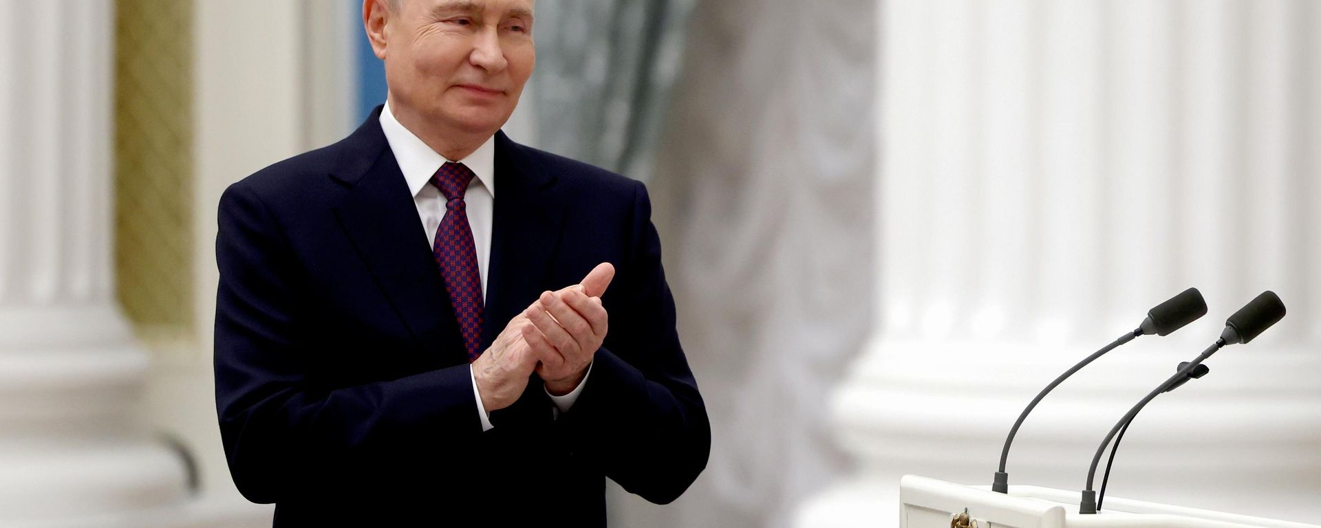 Президент Владимир Путин вручил госнаграды учителям - Sputnik Азербайджан, 1920, 09.10.2026