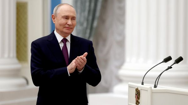 Президент Владимир Путин вручил госнаграды учителям - Sputnik Азербайджан