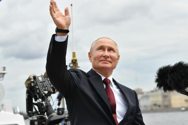 Президент РФ В. Путин принял участие в Главном военно-морском параде - Sputnik Азербайджан