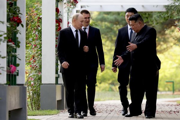 Президент РФ Владимир Путин и председатель государственных дел Корейской Народно-Демократической Республики Ким Чен Ын - Sputnik Азербайджан
