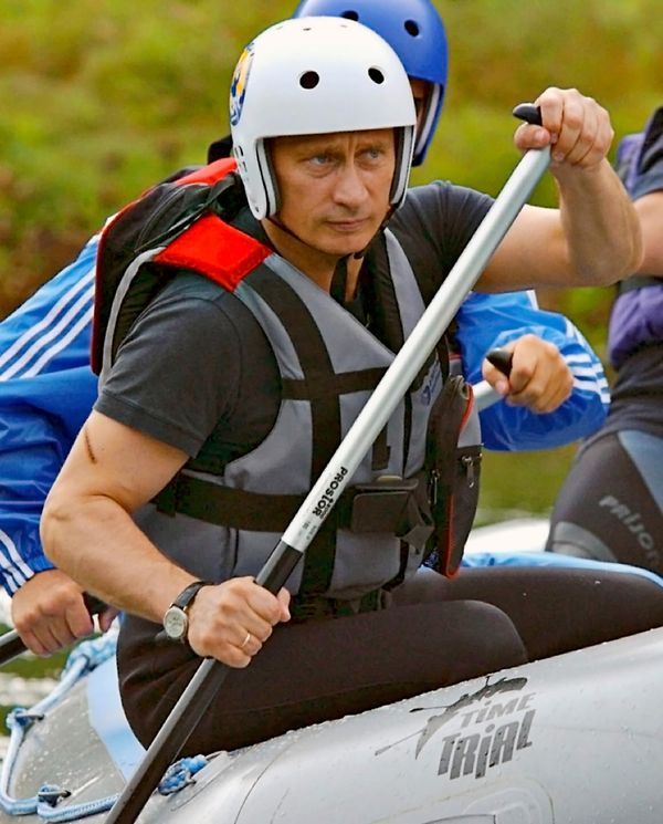 Президент РФ Владимир Путин во время краткосрочного отпуска в Алтайском крае - Sputnik Азербайджан