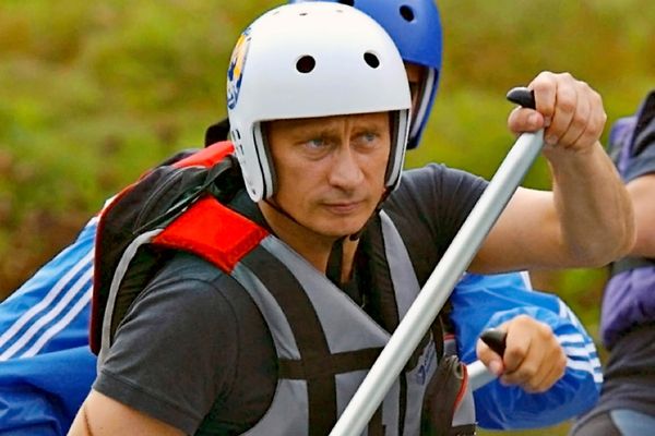 Президент РФ Владимир Путин во время краткосрочного отпуска в Алтайском крае - Sputnik Азербайджан