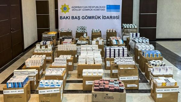 Таможенники Азербайджана пресекли незаконный ввоз лекарств на 507 тыс. манатов - Sputnik Азербайджан