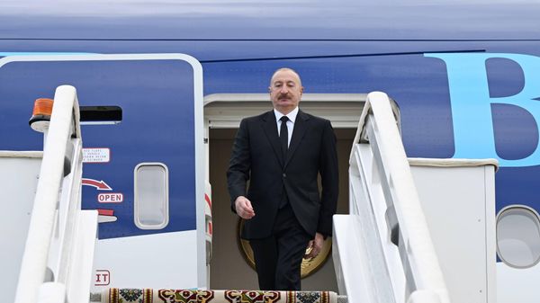 Ильхам Алиев прибыл в Туркменистан - Sputnik Азербайджан