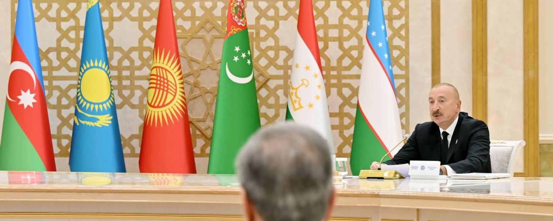 Президент Азербайджана Ильхам Алиев выступил на 8-я Консультативная встреча глав государств Азербайджана и Центральной Азии в Туркменбаши 
 - Sputnik Азербайджан, 1920, 08.10.2026