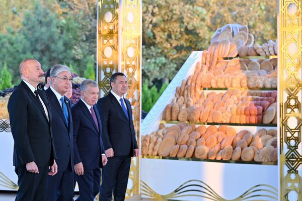 Ильхам Алиев на  церемонии открытия на Национальным кулинарном фестивале стран СНГ в городе Туркменбаши. - Sputnik Азербайджан